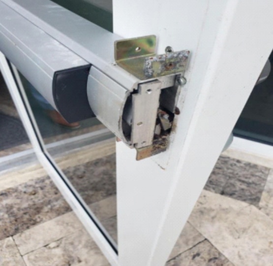 Express Door Repair Why Is My Storefront Door Difficult to Open or Close blog 2 v1